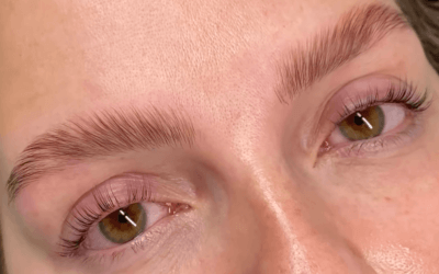 Augenbrauen formen: Perfekte Brauen mit Augenbrauenlifting oder Microblading beim FaceArt Club